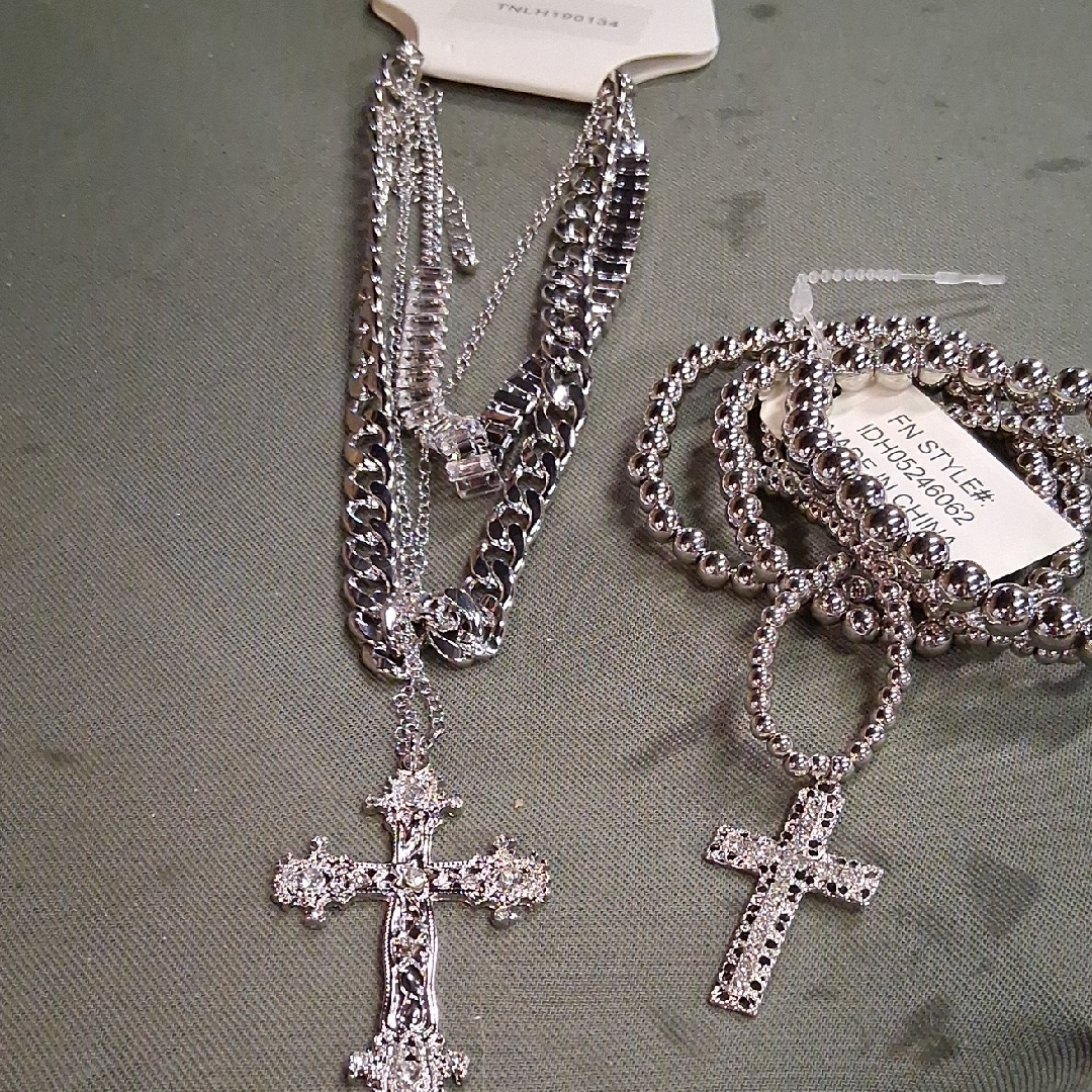 Nwt Fashion Nova Silver SetCross Your Heart Babe Necklace Silver 5pc Bracelet 30$